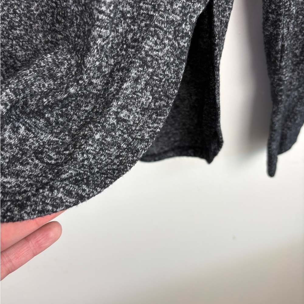 Athleta Heathered Dark Gray Long-Sleeve Crew Top Thumb Holes size Small - Picture 4 of 9